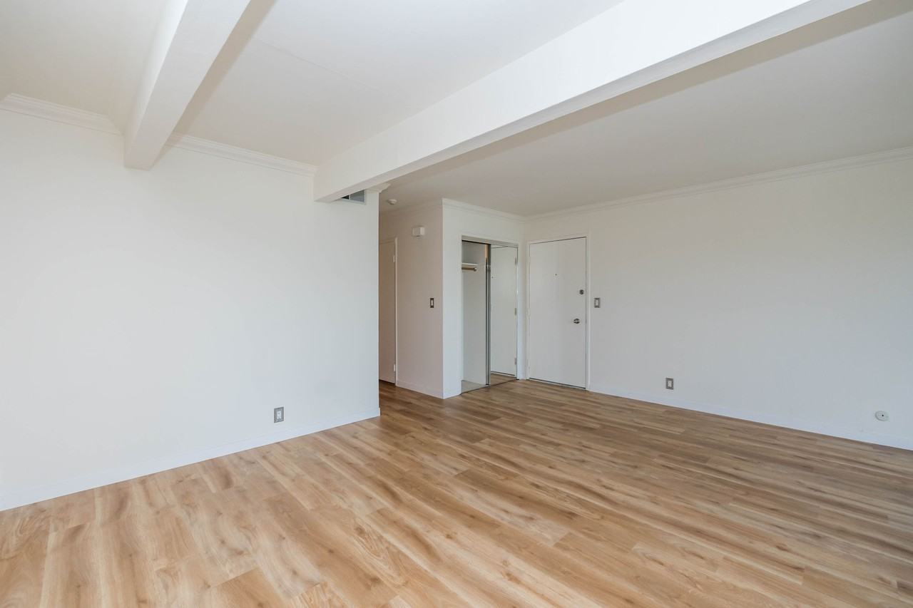 5-65 RODEO Apartments - Photo 4 of 49