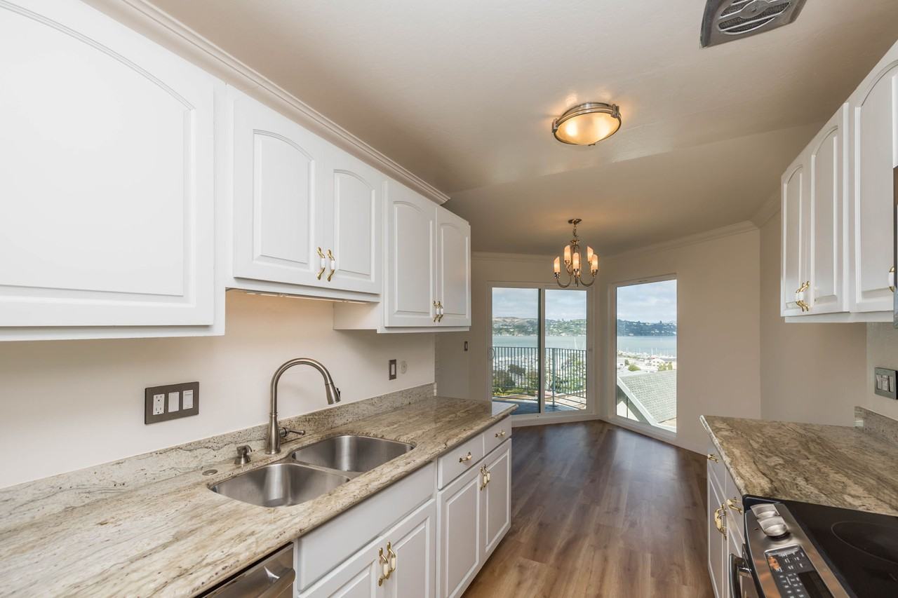 5-65 RODEO Apartments - Photo 6 of 49