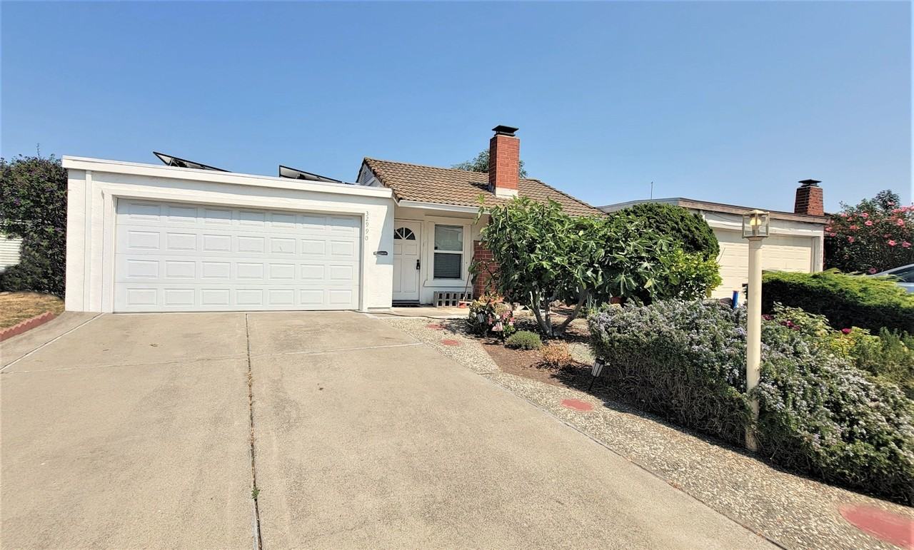 32990 Lake Wawasee Street - Photo 2 of 26