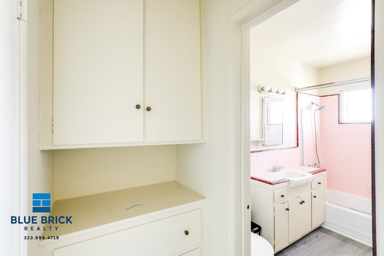 1055 N El Centro Ave #8 - Photo 7 of 16