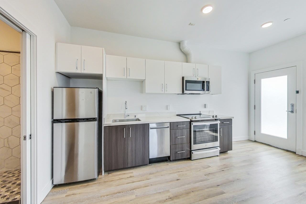 669 24th St #17 - Photo 2 of 24