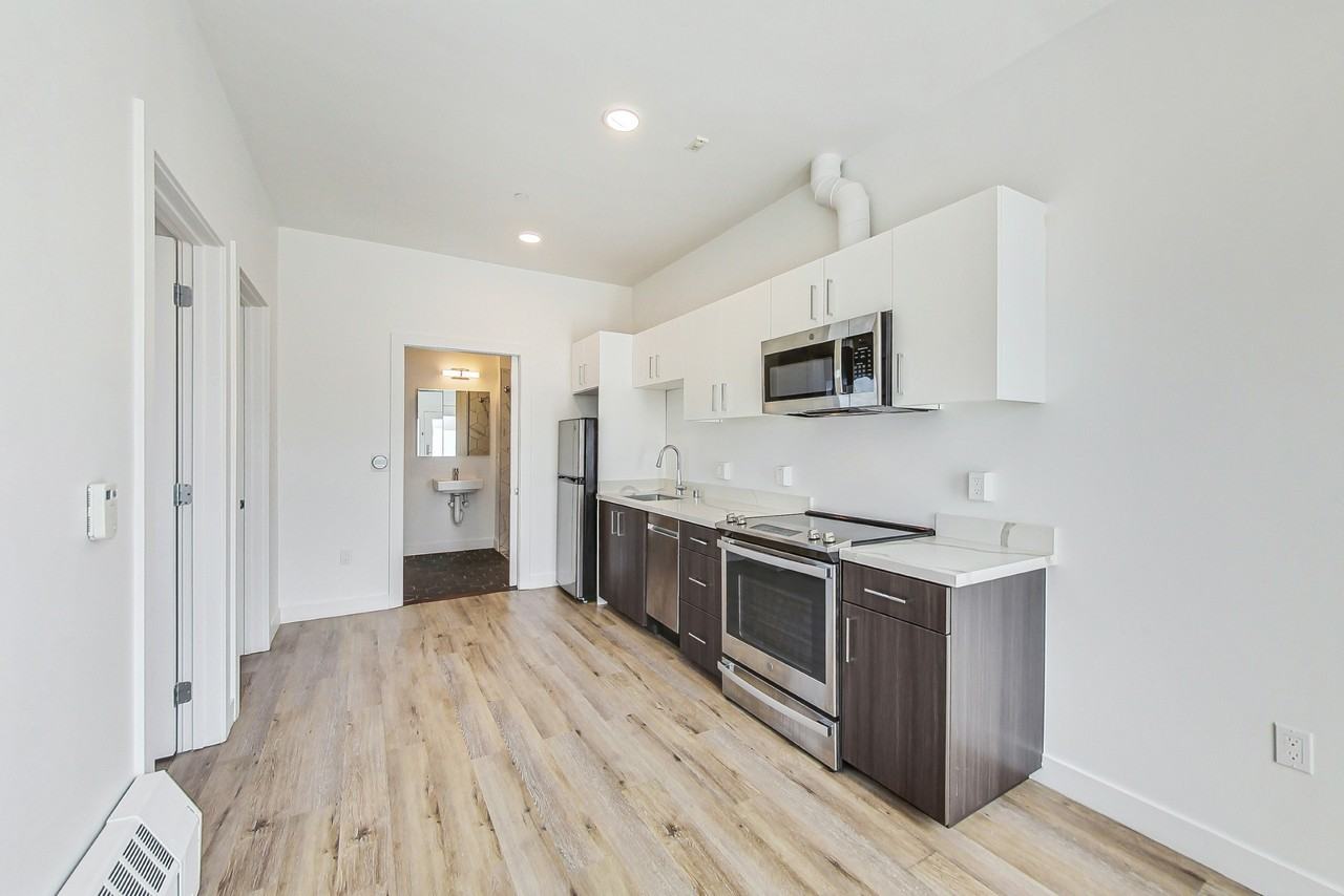 669 24th St #17 - Photo 3 of 24