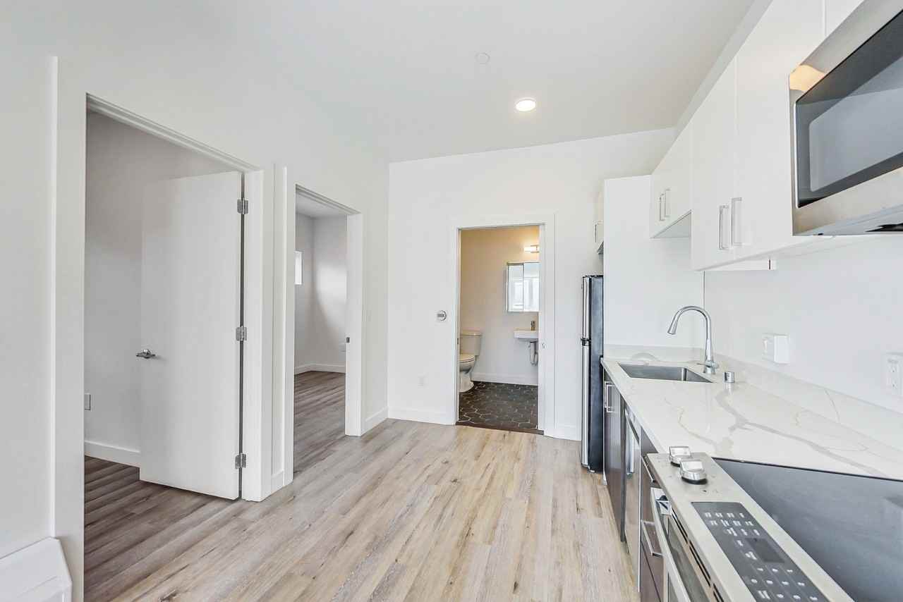 669 24th St #17 - Photo 4 of 24