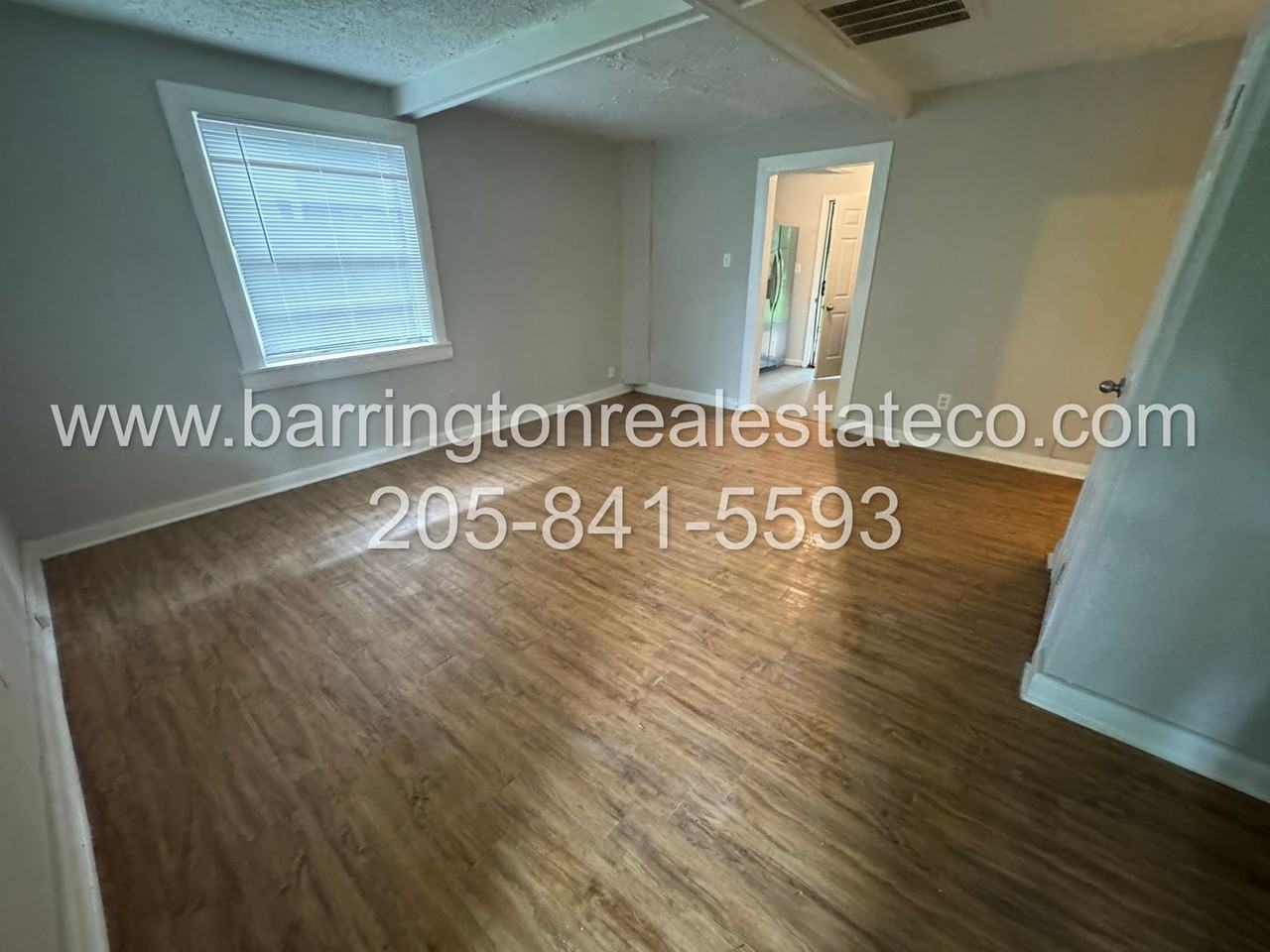 2525 23rd St - Photo 2 of 5