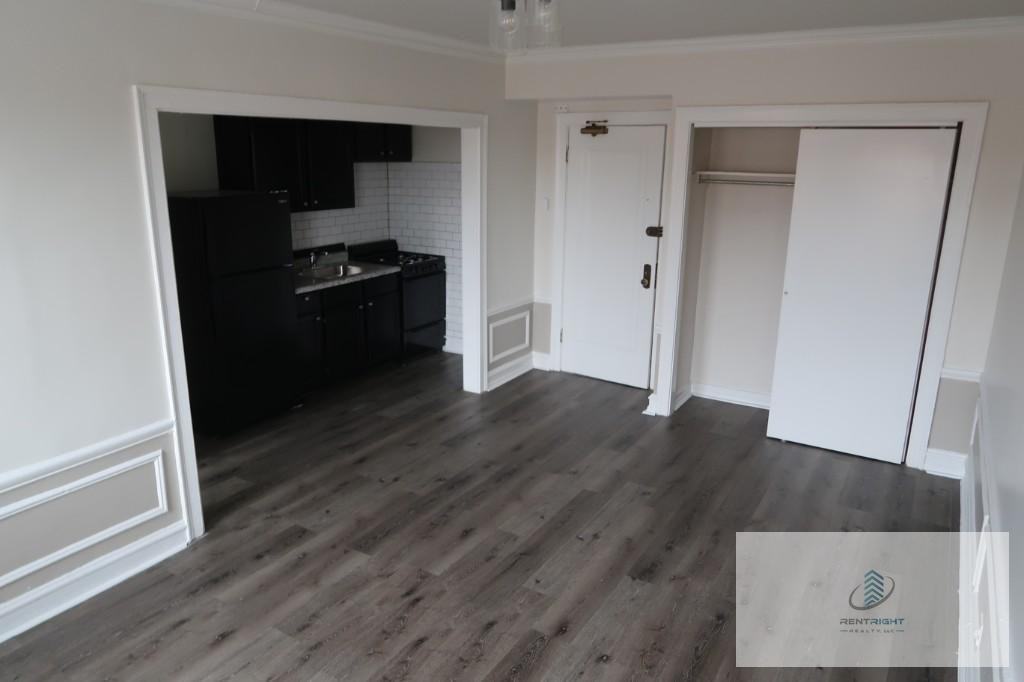 5301 N Ashland Ave #208 - Photo 3 of 11
