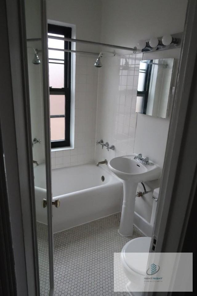 5301 N Ashland Ave #208 - Photo 6 of 11
