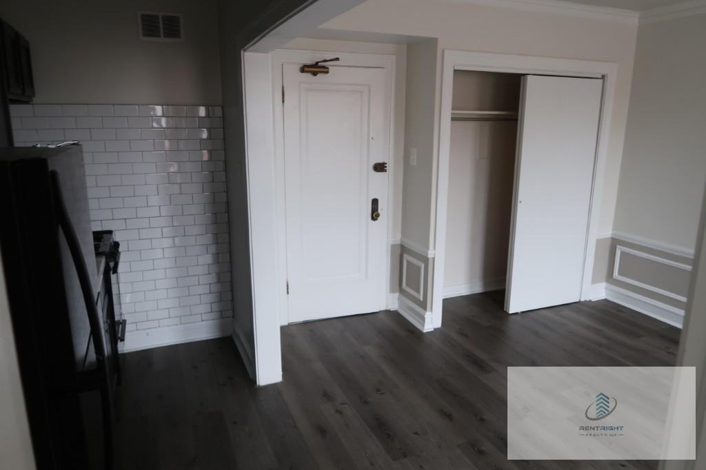 5301 N Ashland Ave #208 - Photo 7 of 11