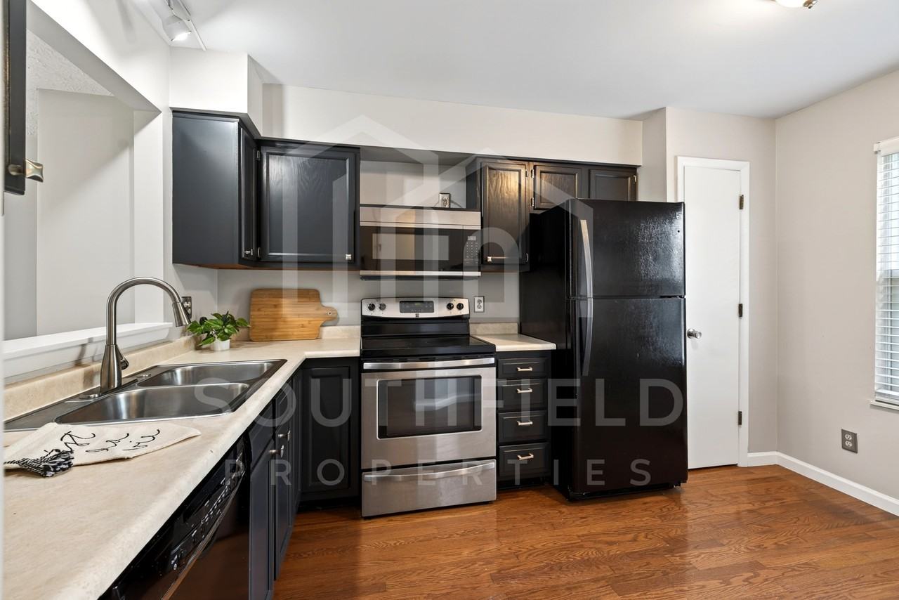1069 Crisfield Dr #1 - Photo 4 of 39