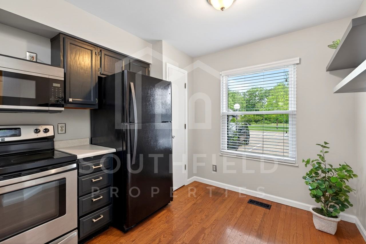1069 Crisfield Dr #1 - Photo 5 of 39