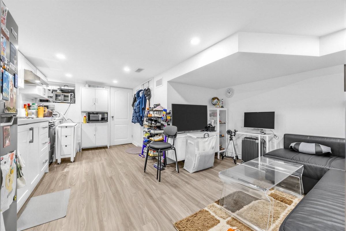 1262 Lansdowne Ave - Photo 2 of 11
