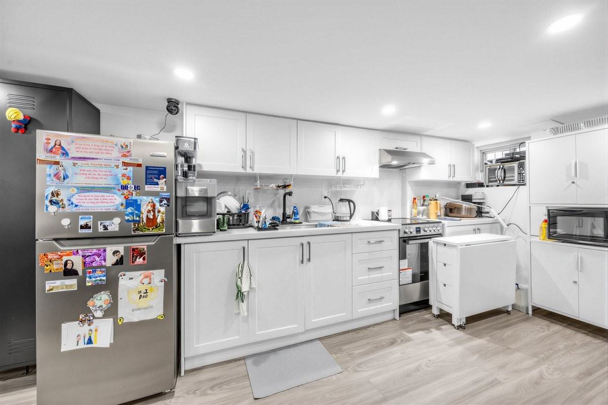 1262 Lansdowne Ave - Photo 3 of 11