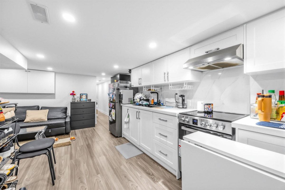 1262 Lansdowne Ave - Photo 4 of 11