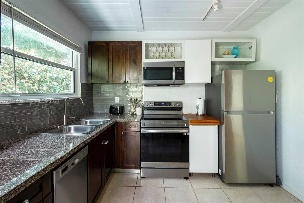 3665 Oak Ave - Photo 2 of 8