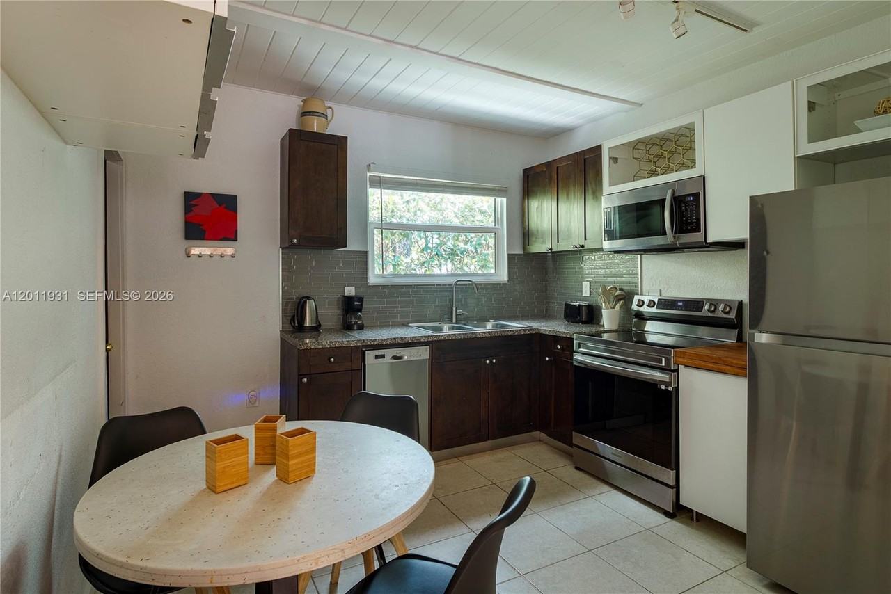 3665 Oak Ave - Photo 3 of 8