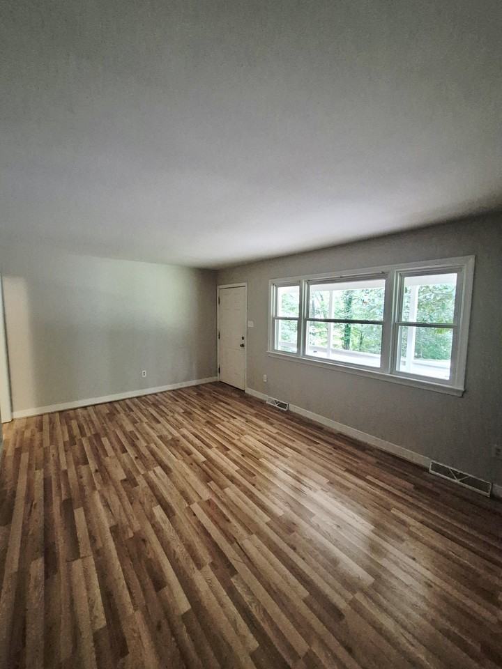 3041 Clintwood Rd #1 - Photo 4 of 37