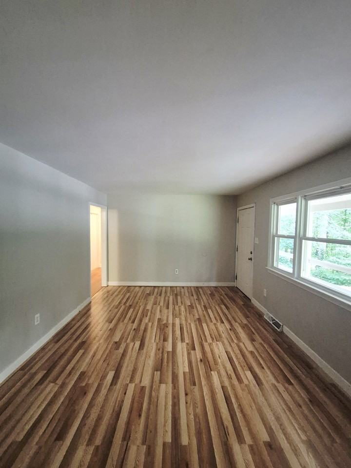 3041 Clintwood Rd #1 - Photo 5 of 37