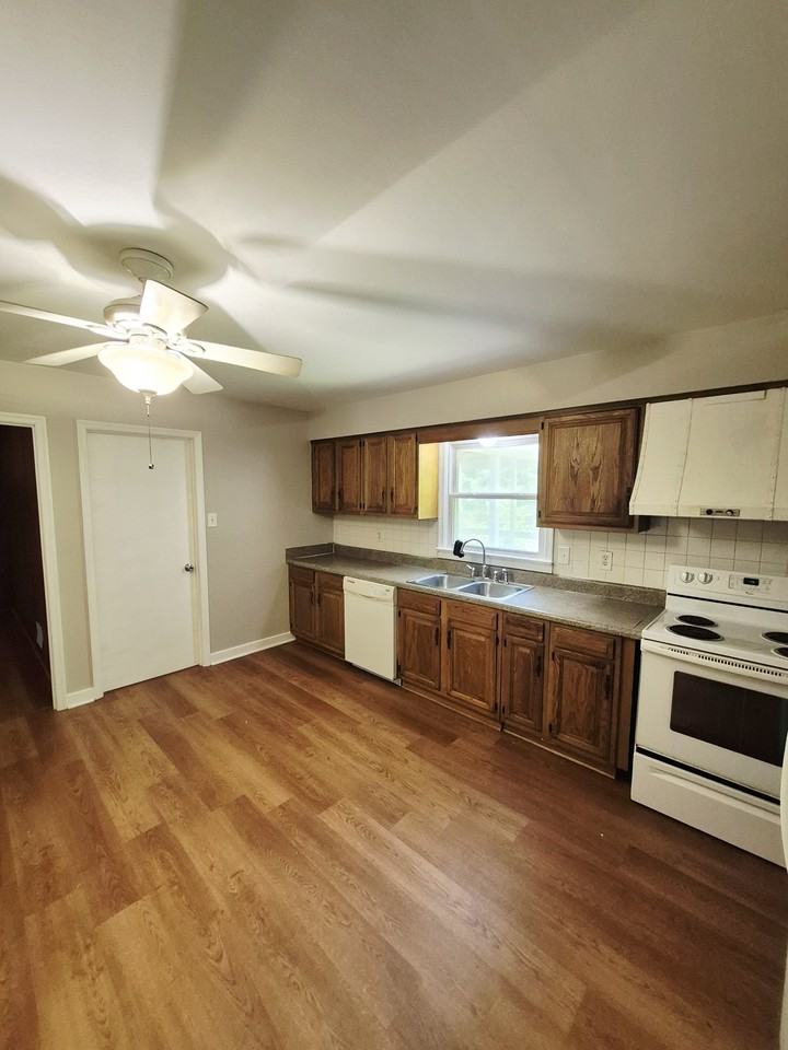 3041 Clintwood Rd #1 - Photo 7 of 37