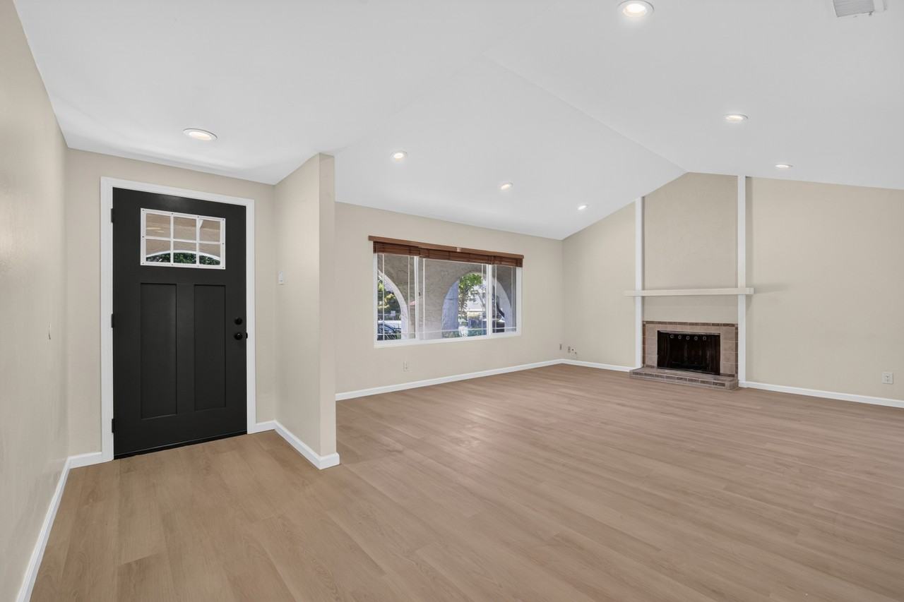 192 S Bernardo Ave #1 - Photo 3 of 10