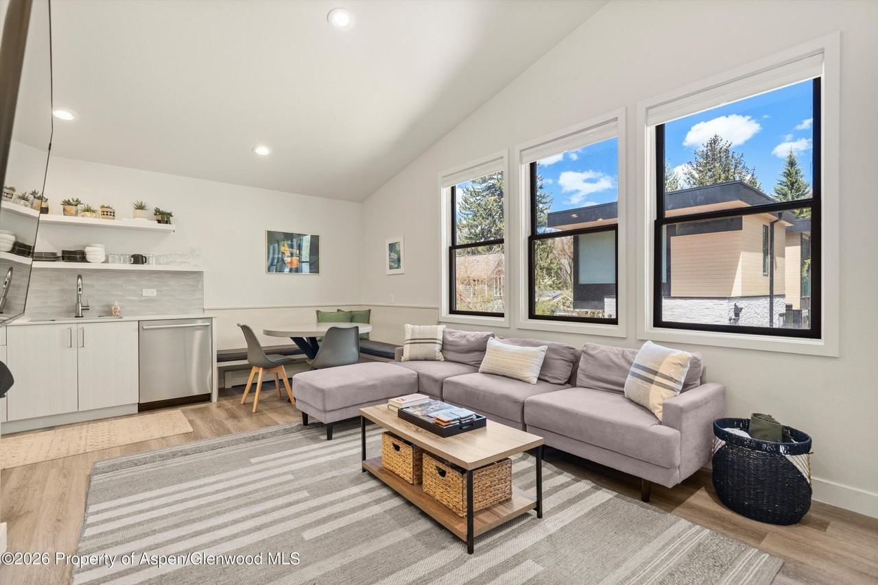 220 W Main St #201