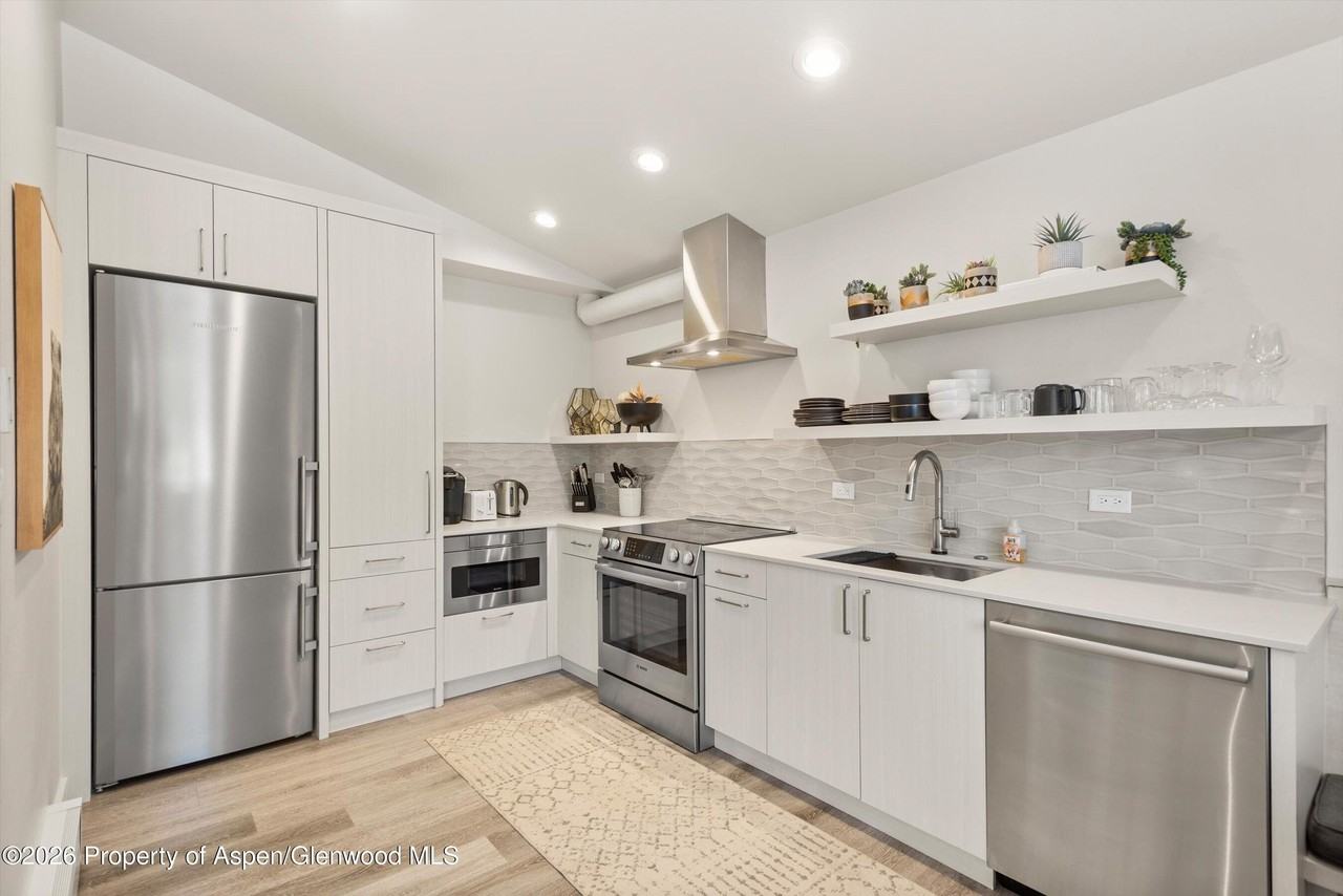 220 W Main St #201 - Photo 5 of 16
