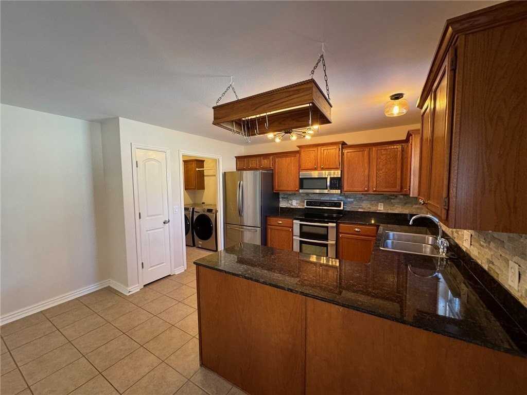 1300 Yorkshire Dr - Photo 6 of 16