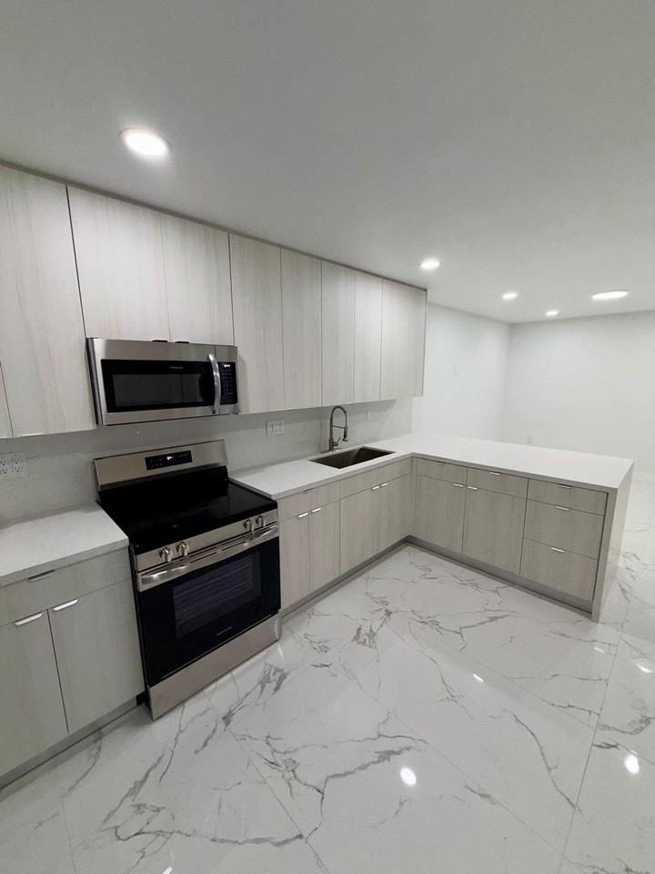 8945 Nw 114th St - Photo 4 of 8