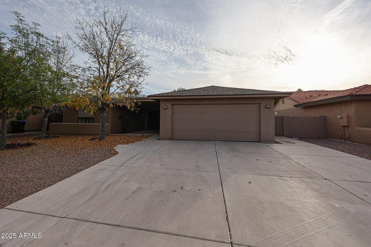 26033 S Hollygreen Dr - Photo 2 of 48