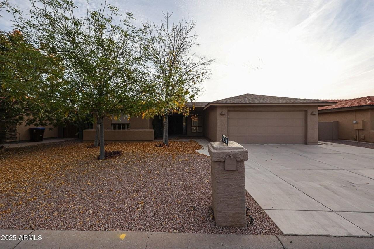 26033 S Hollygreen Dr - Photo 3 of 48
