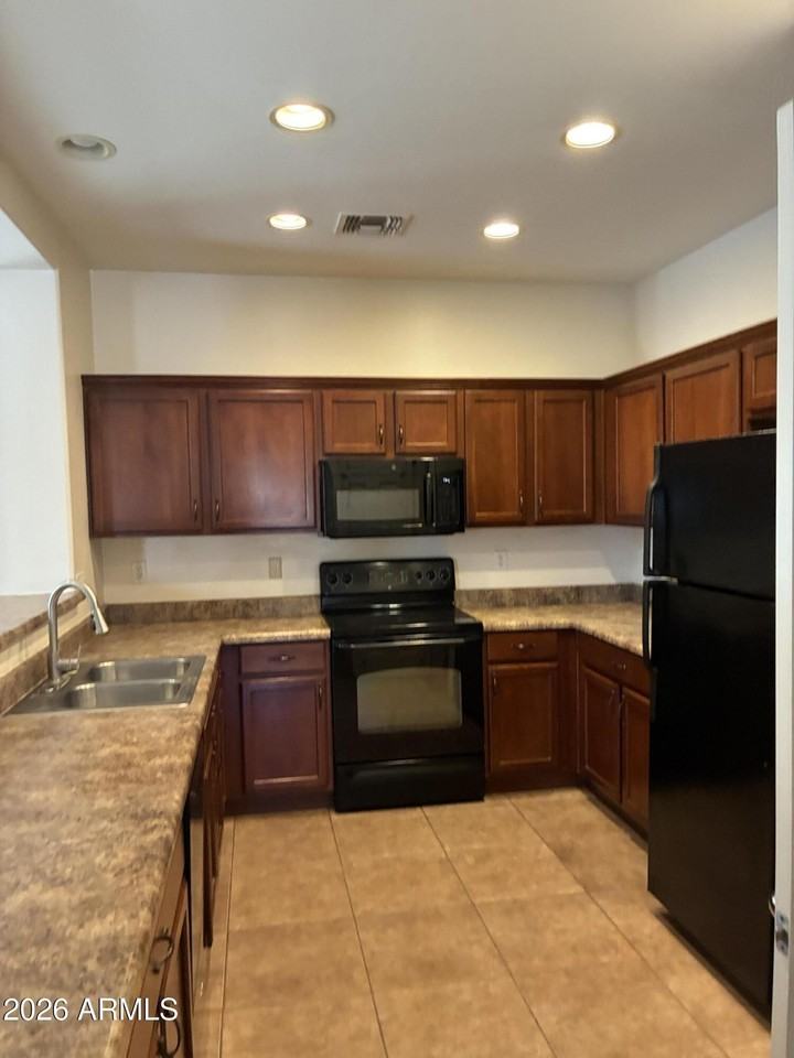 44215 W Caven Dr - Photo 3 of 12
