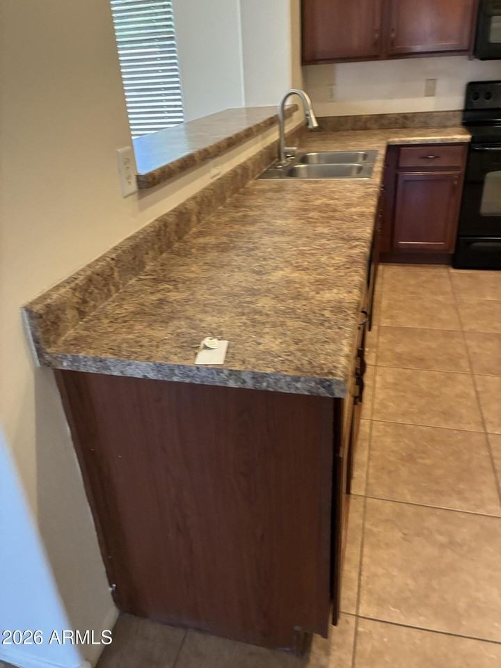 44215 W Caven Dr - Photo 4 of 12