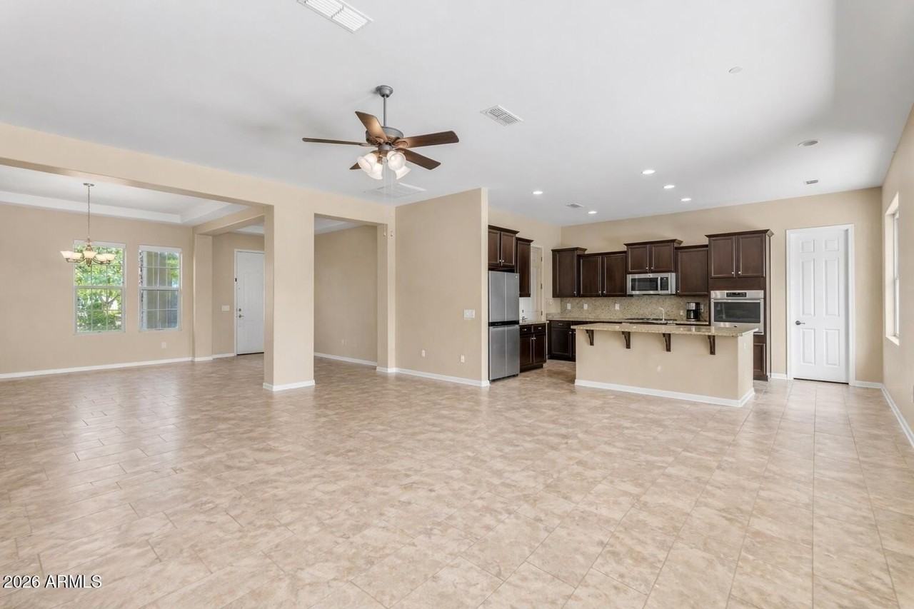 2827 E Muirfield St - Photo 5 of 50