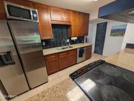 featured image of 1039 E Larkspur Ln