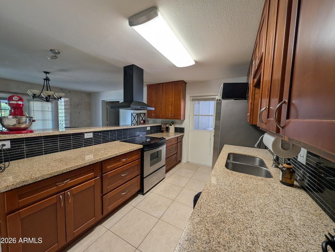 1039 E Larkspur Ln - Photo 2 of 19
