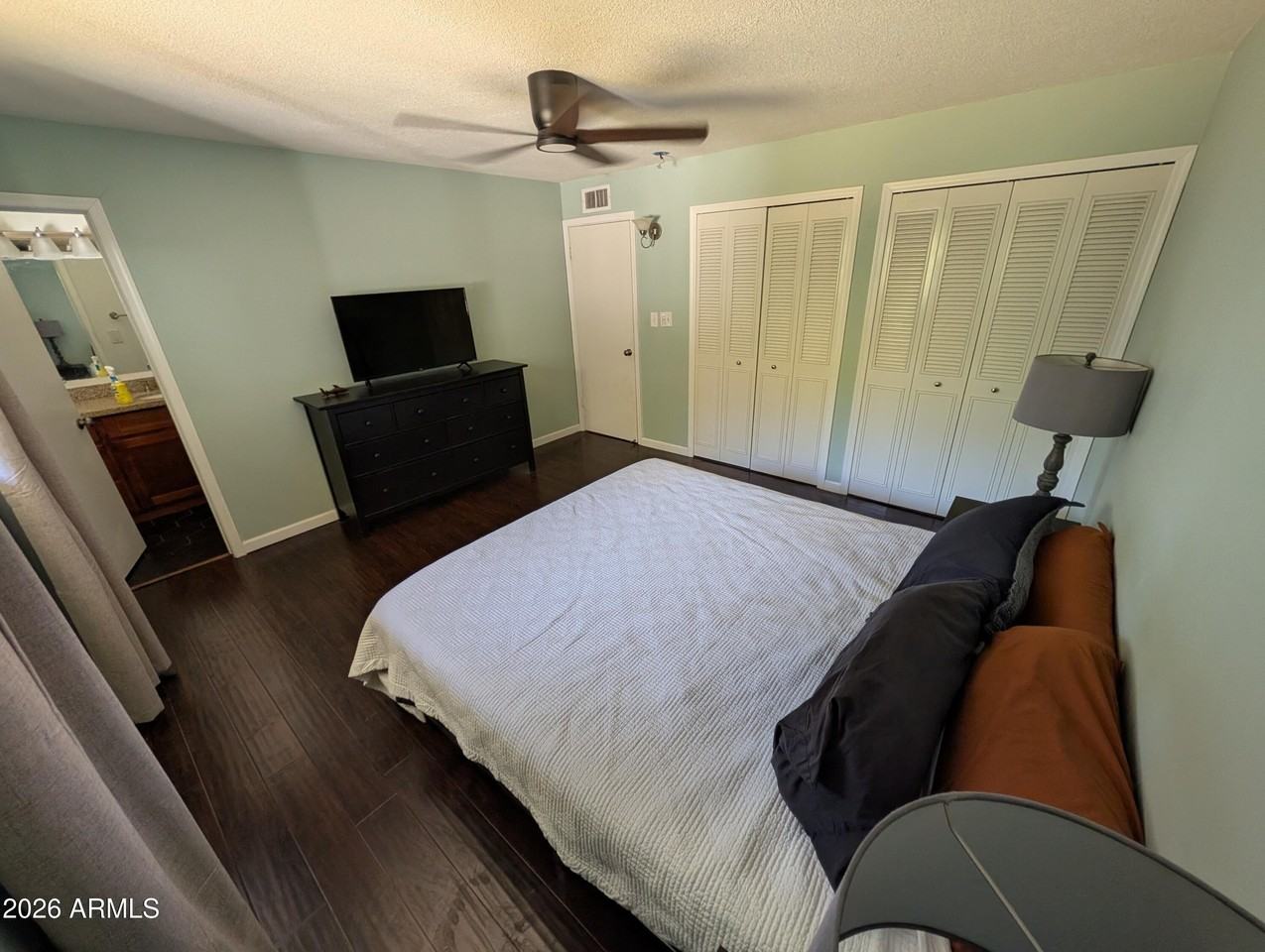 1039 E Larkspur Ln - Photo 6 of 19
