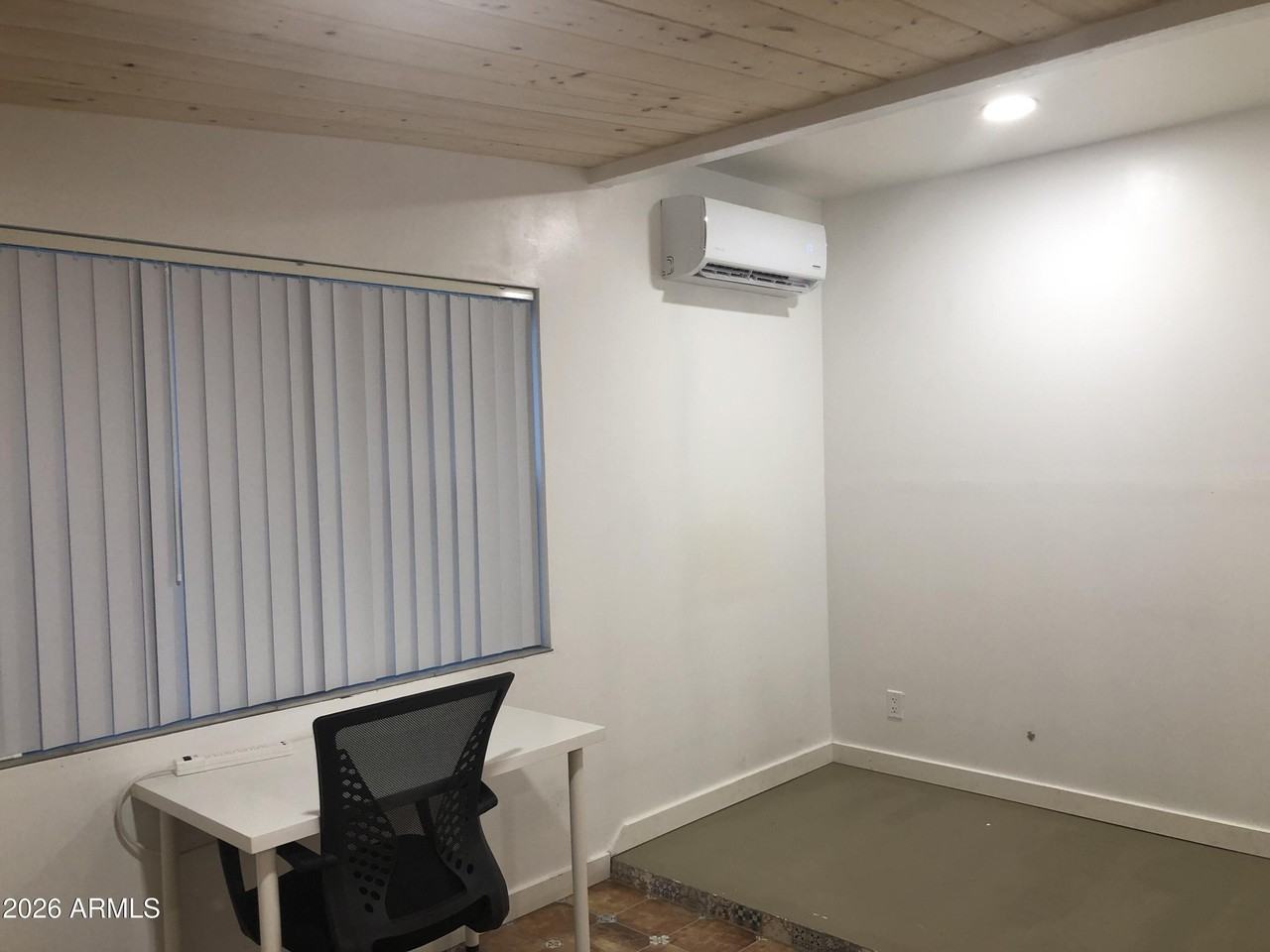 705 W 16th St #1 - Photo 5 of 19