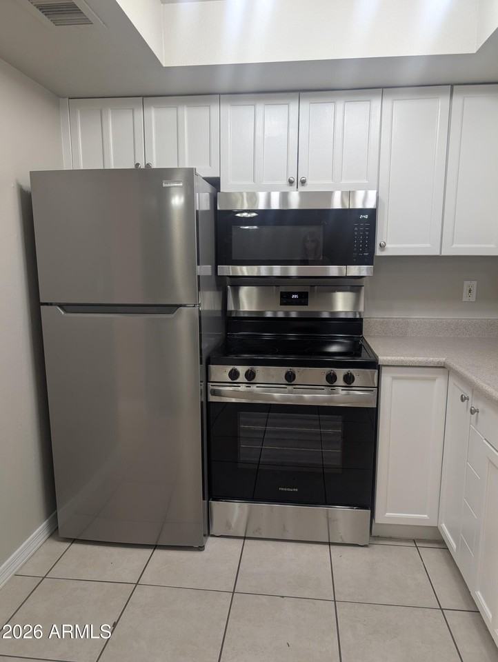 820 W University Dr #19 - Photo 2 of 14
