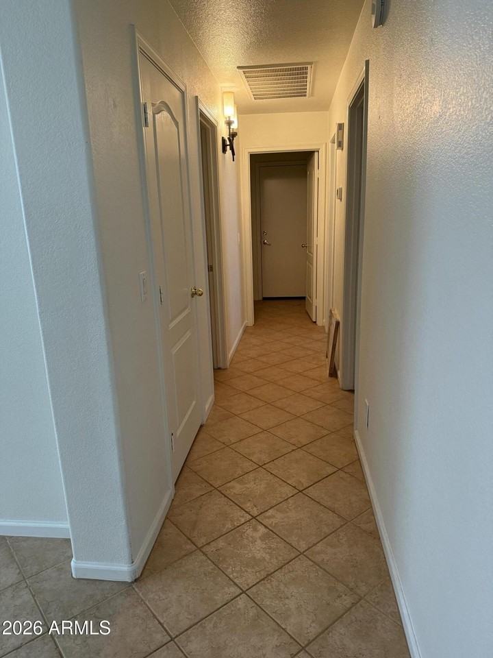 10308 W Jessie Ln - Photo 7 of 11