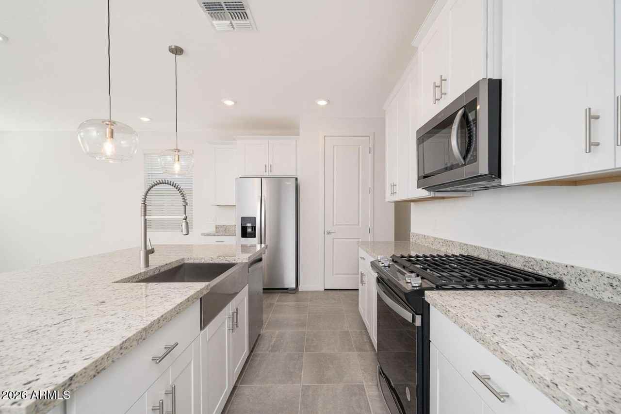 17305 W Sanna St - Photo 5 of 26