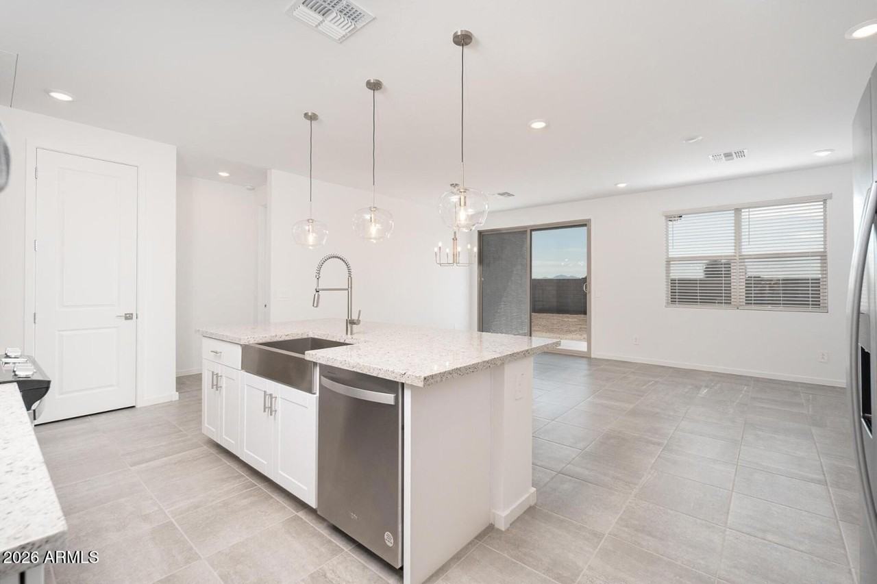 17305 W Sanna St - Photo 6 of 26