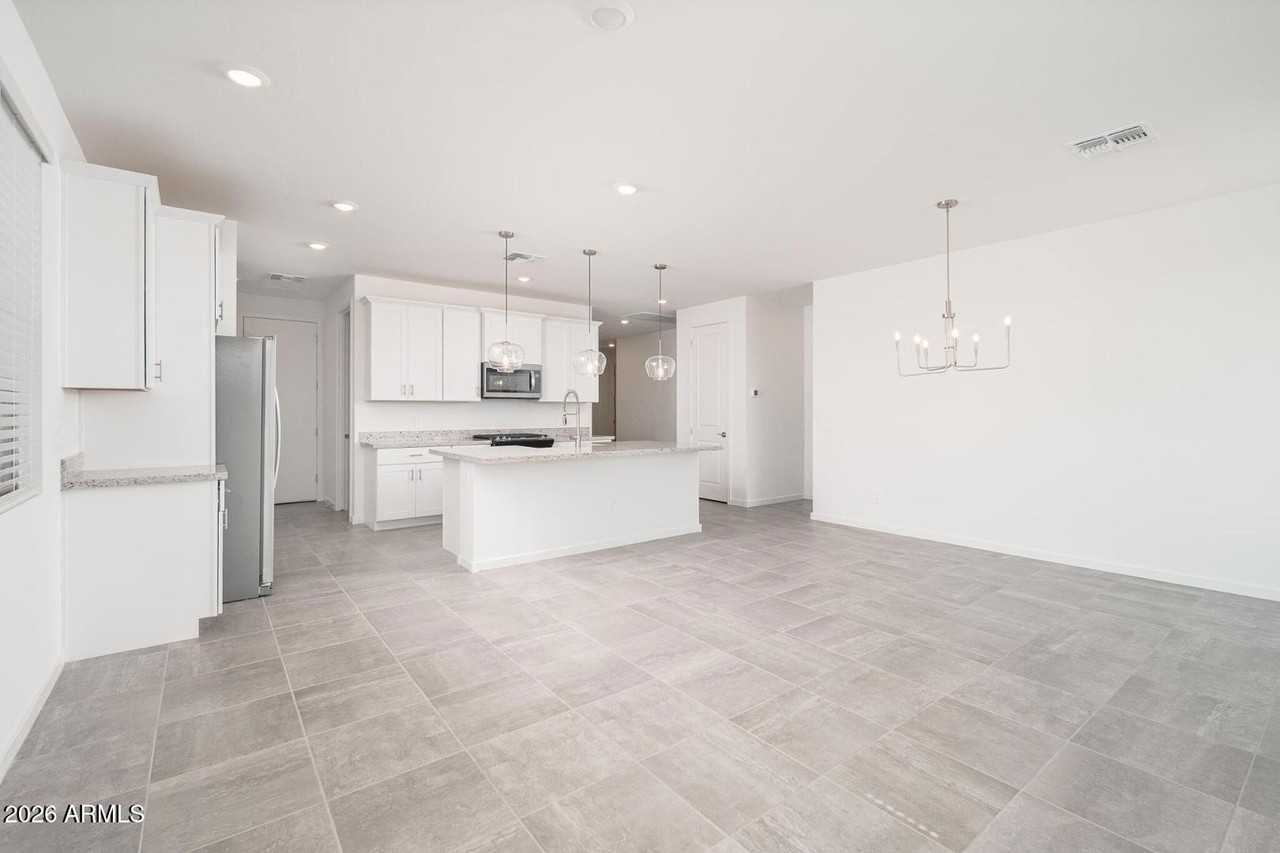 17305 W Sanna St - Photo 7 of 26