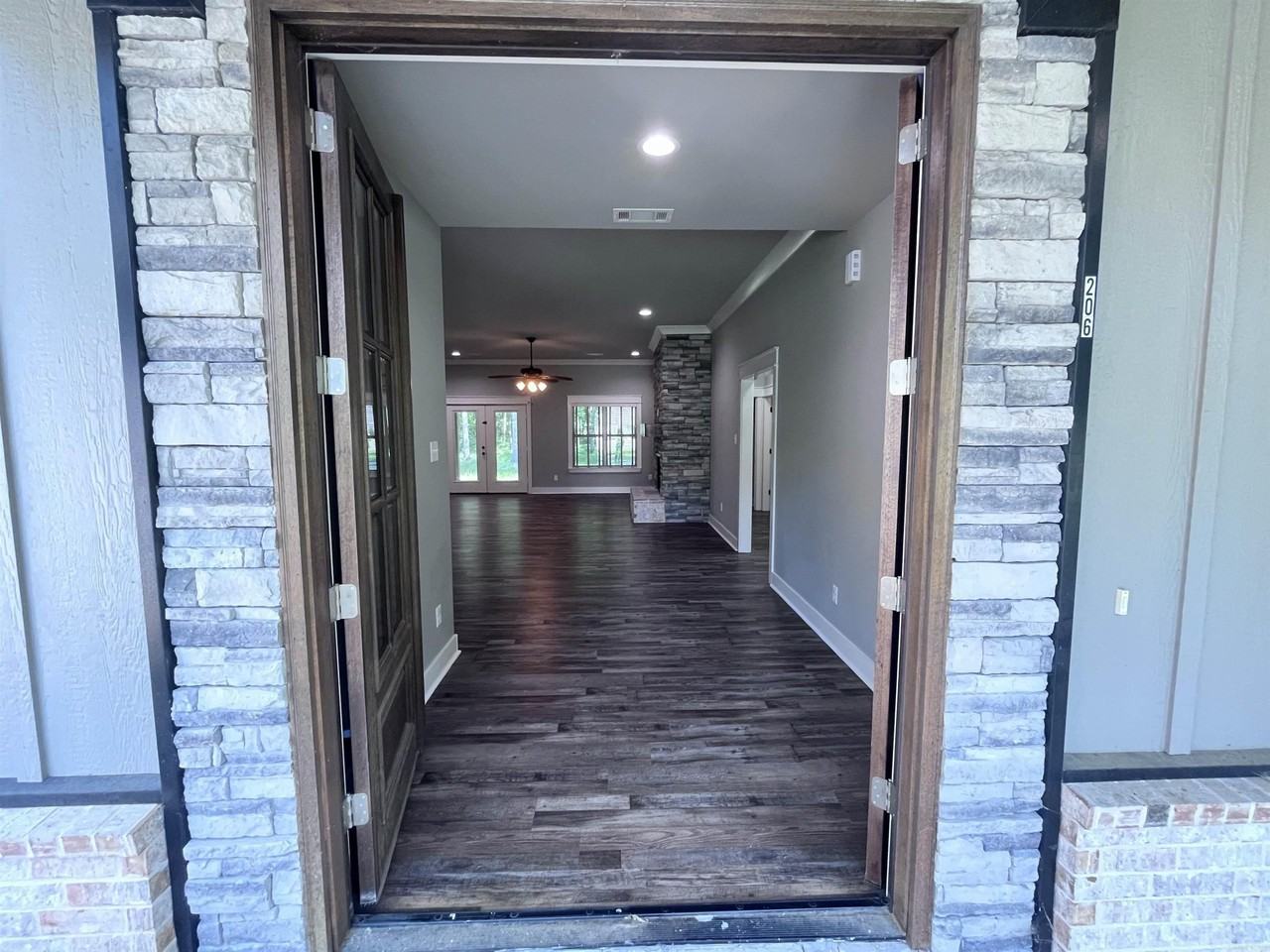 206 Bridgewood Dr - Photo 7 of 50