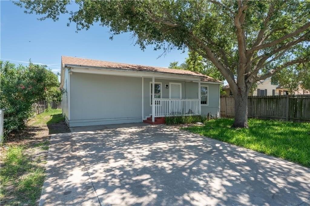 1217 Baywood Ln - Photo 2 of 22
