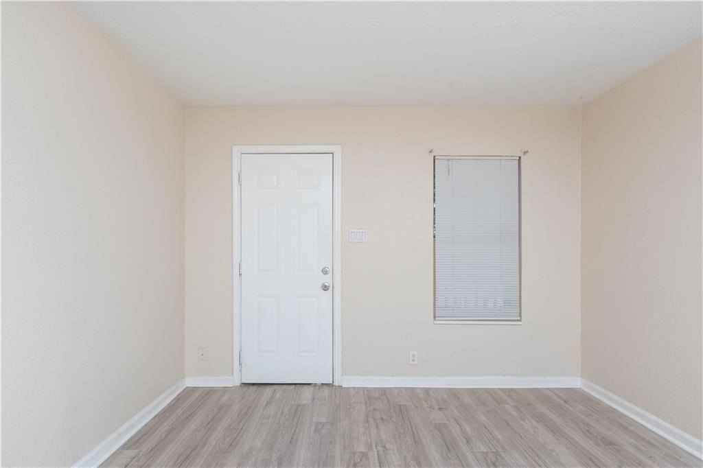 1217 Baywood Ln - Photo 4 of 22
