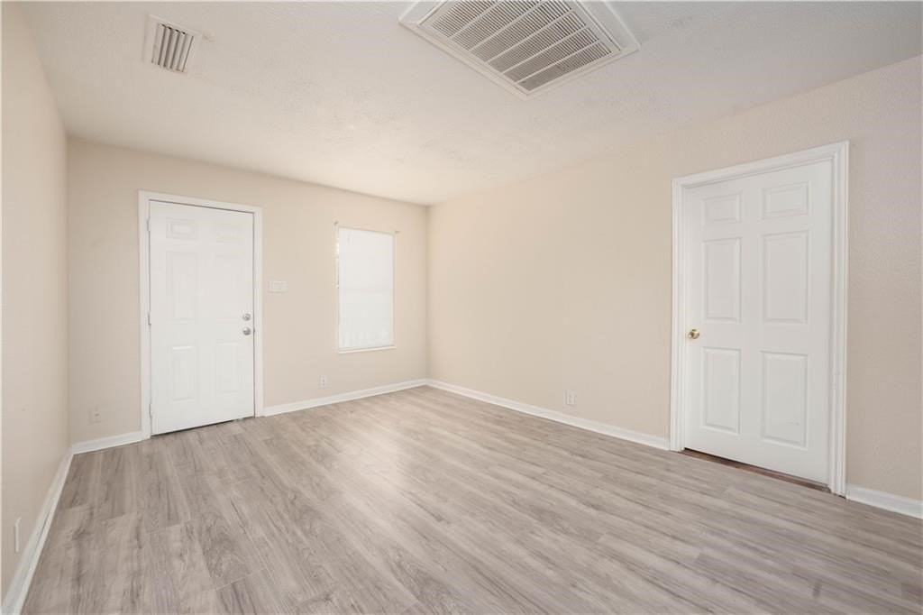 1217 Baywood Ln - Photo 5 of 22