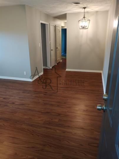 1905 South Elm Street - Photo 5 of 25