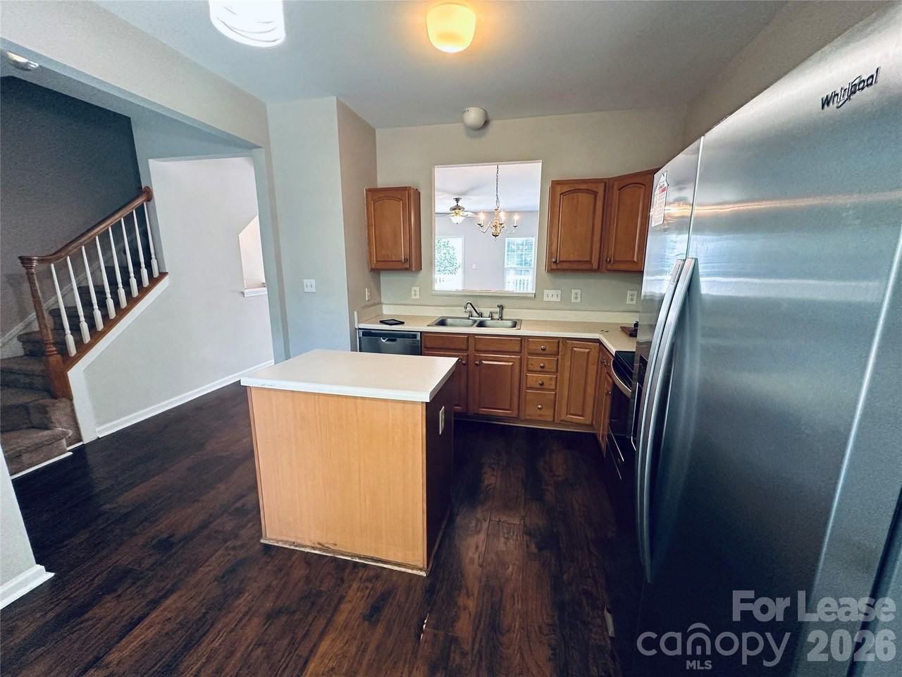 940 Tiger Ln - Photo 3 of 21