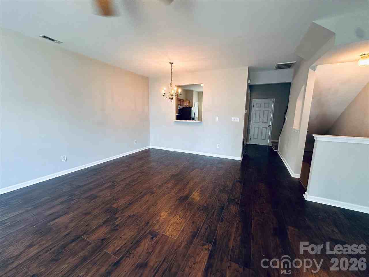940 Tiger Ln - Photo 6 of 21