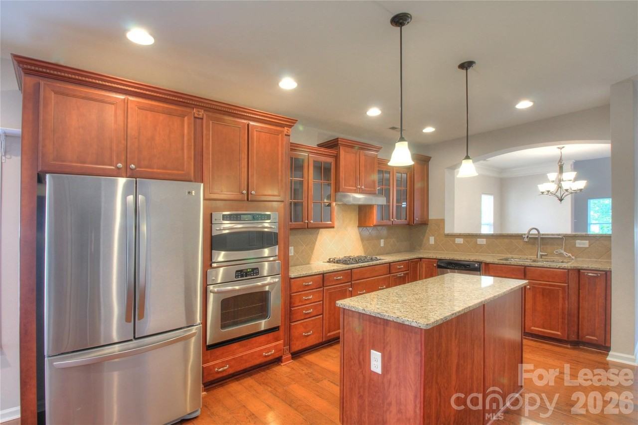 4001 Fountainbrook Dr - Photo 2 of 32