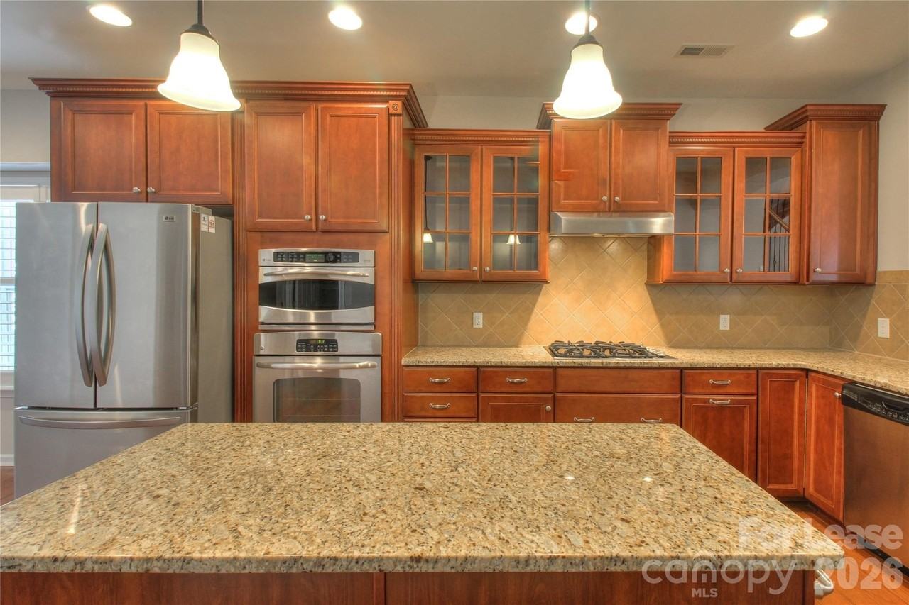 4001 Fountainbrook Dr - Photo 3 of 32