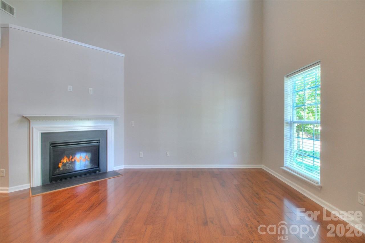 4001 Fountainbrook Dr - Photo 5 of 32